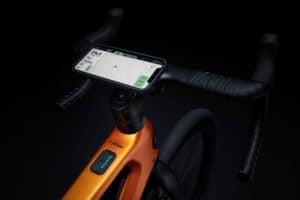 Cockpit mit montiertem Smartphone des E-Bike Cyklær Gravel