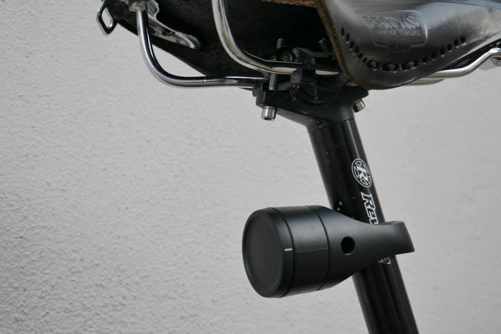 GPS-Tracker des Vodafone Curve Bike mit Schutzkappe