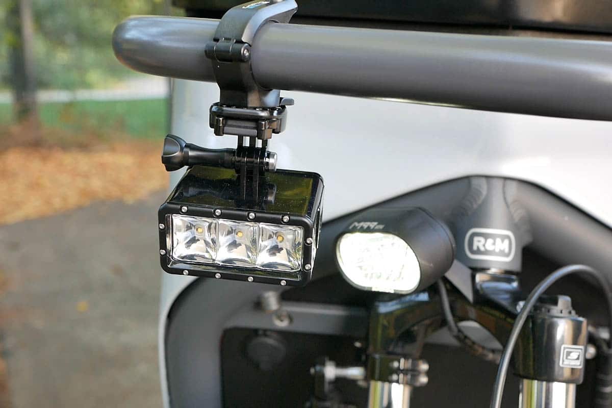 Bügel am Aufbau Idit für E-Lastenfahrräder zum Befestigen von Scheinwerfern und Kameras