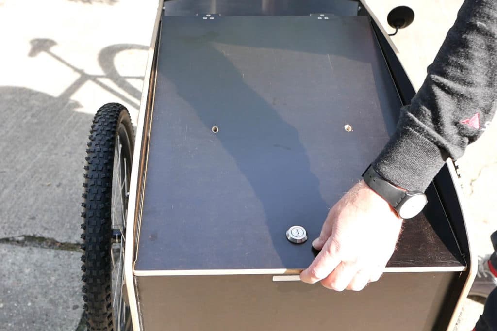 Standard-Transportbox für das E-Bike Calderas Gravel von Sblocs mit geschlossenem Deckel
