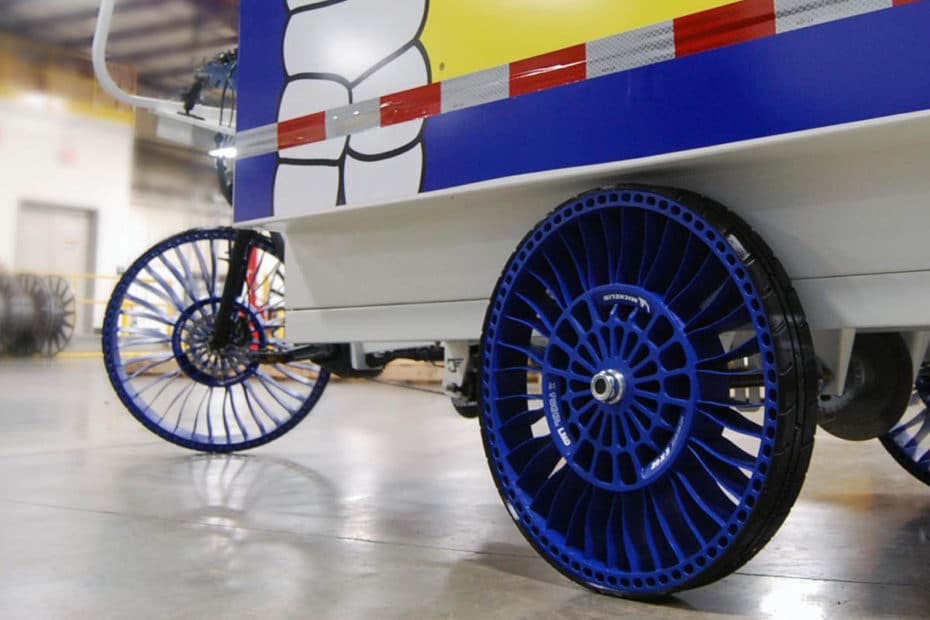 E-Lastenfahrrad mit luftlosem Reifen X Tweel von Michelin