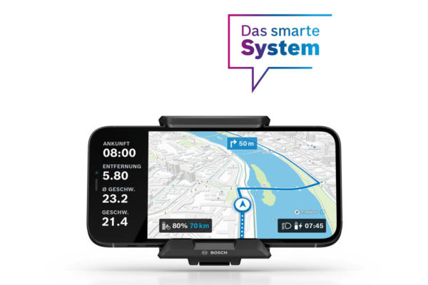 Smartphonehalter SmartphoneGrip von Bosch mit eingespanntem Smartphone