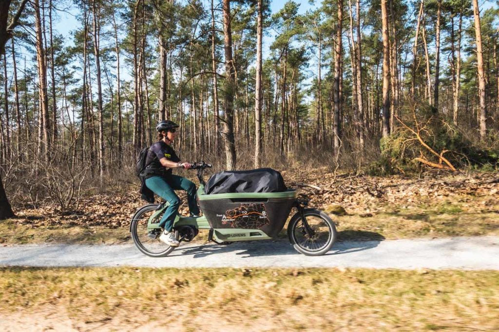 Mit dem E-Cargobike Lovens Explorer von Amsterdam nach Berlin unterwegs auf einem Radweg