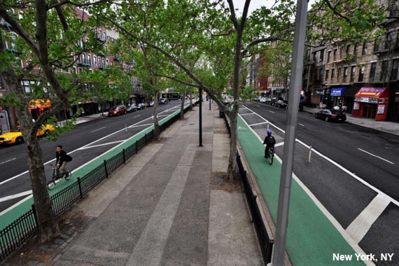 Grün gefärbter Fahrradweg in New York City