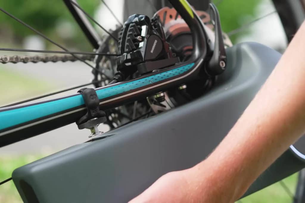 Anstecken des Skarper DiskDrive Nachrüstset für E-Bikes