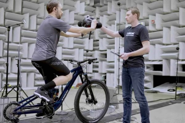 Analyse der Motorengeräusche des E-Bikes Trek Fuel EXe im Akustiklabor