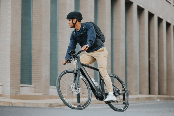 Urbanes E-Bike mit Motor Bosch Performance SX