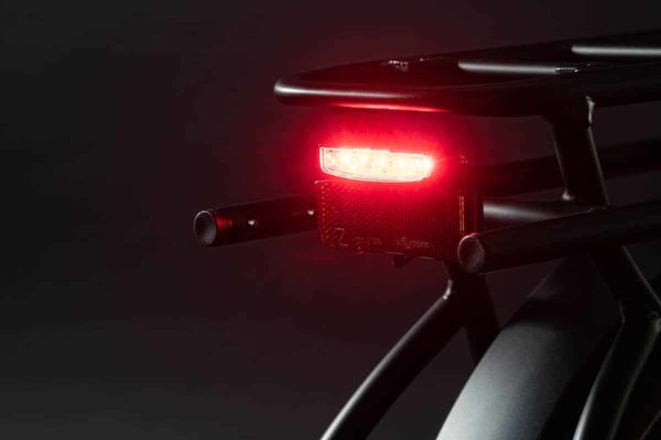 Rücklicht mit Bremslichtfunktion am E-Bike Tern HSD